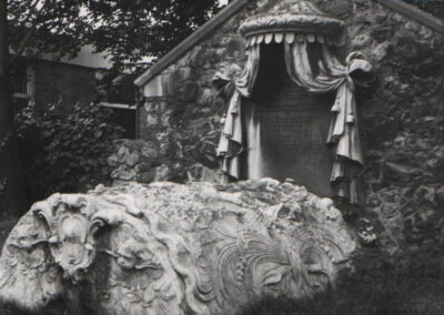 Stanford Le Hope - Saint Margarets Church Tomb